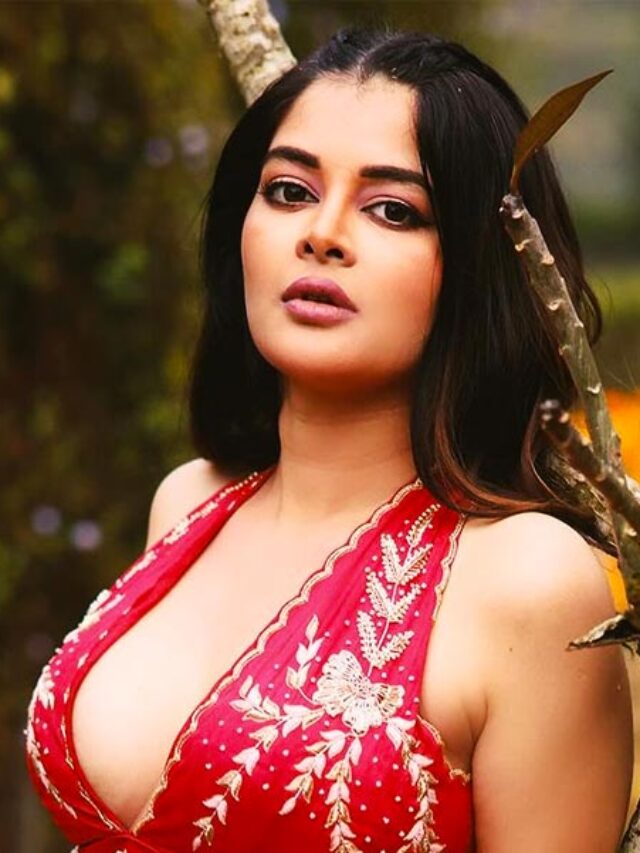 টলিউডের ‘নামজাদা’ পরিচালকদের ঘনিষ্ঠ নন, তাই কি ইন্ডাস্ট্রিতে ব্রাত্য মধুমিতা?