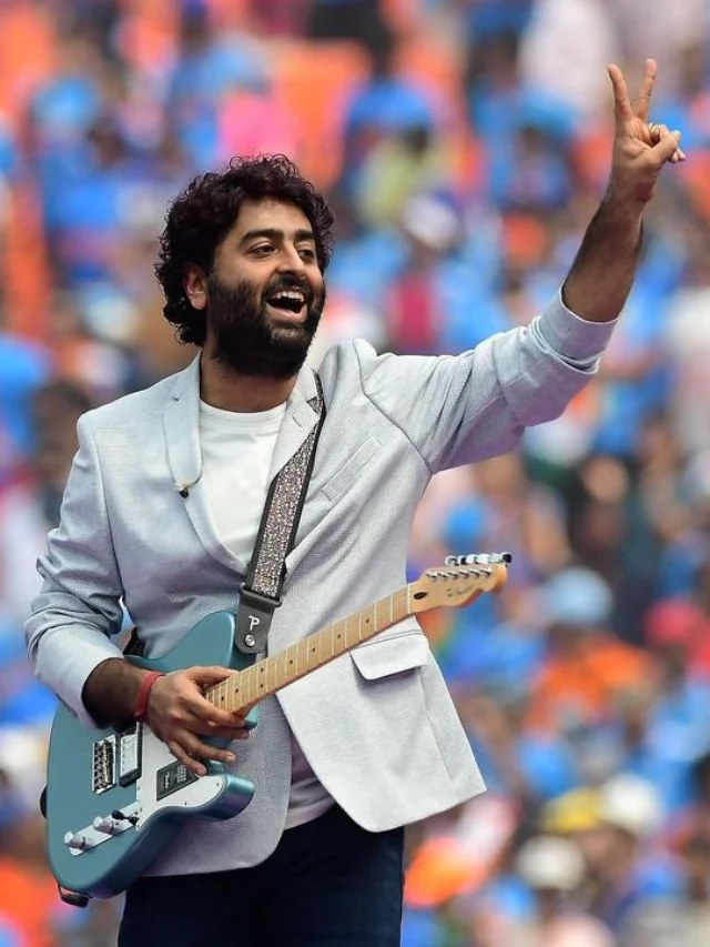 কনসার্টের মাঝেই অরিজিতের হাত ধরে সজোরে টান ভক্তের! থামালেন গান, তারপর…?